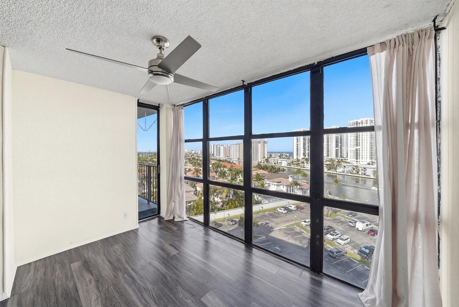 1000 Parkview Drive 1006 photo 5
