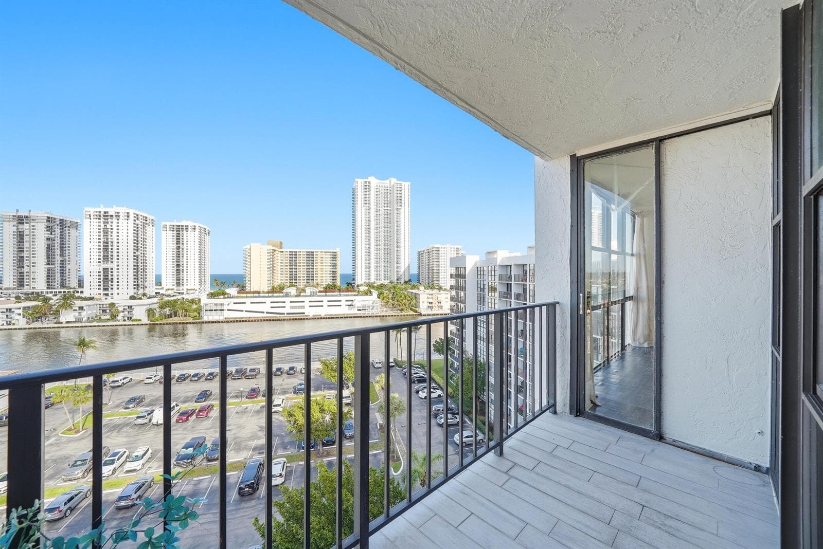 1000 Parkview Drive 1006 photo 10