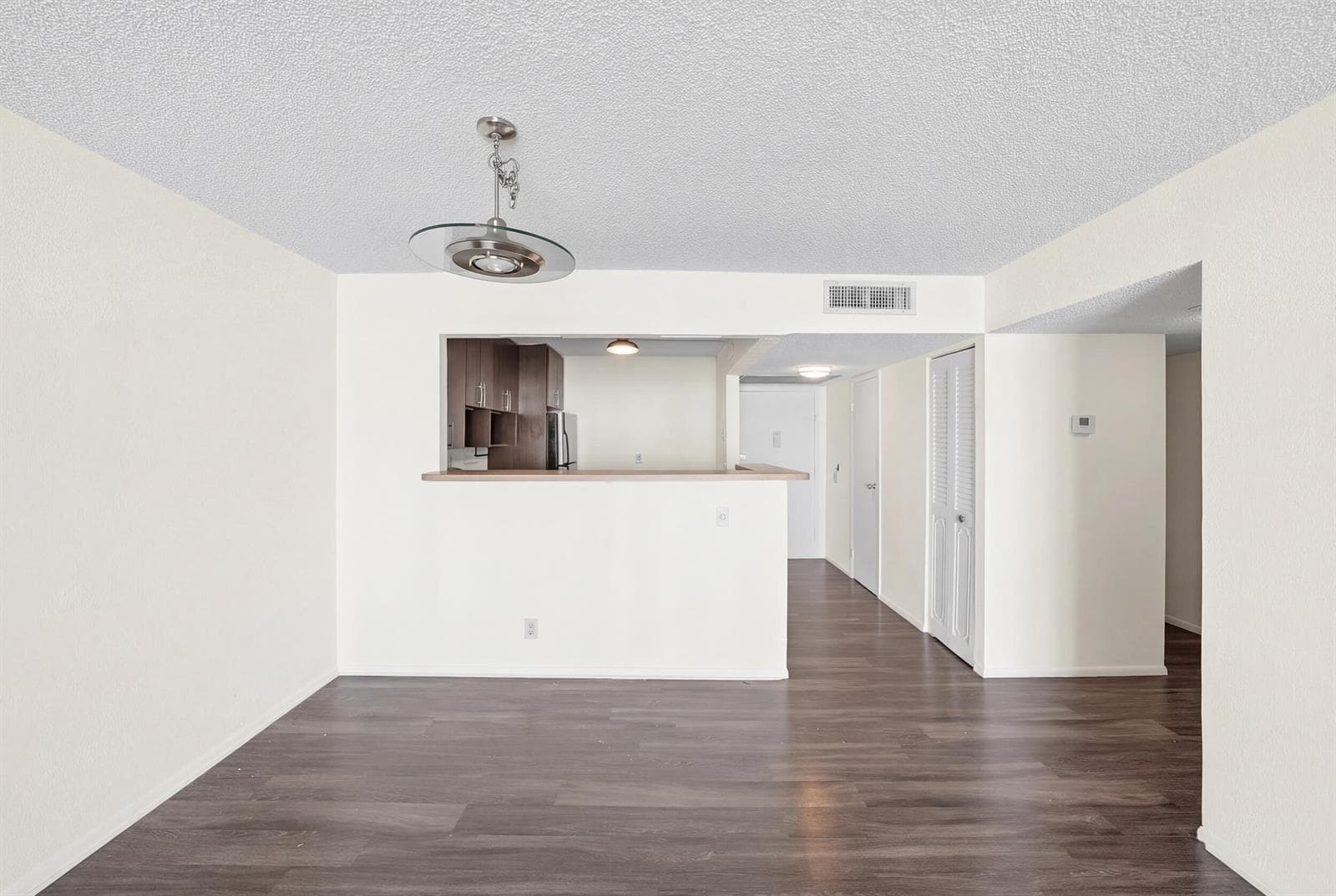 1000 Parkview Drive 1006 photo 4