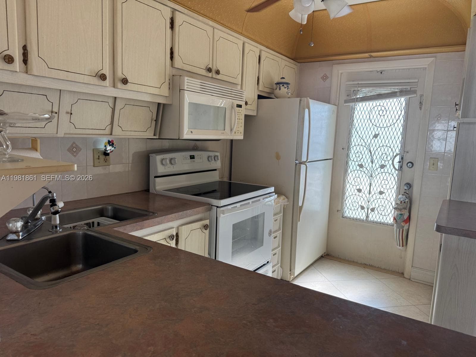 450 Paradise Isle Blvd 209 photo 5