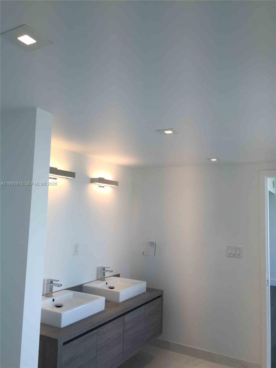 400 Sunny Isles Blvd 1701 photo 11