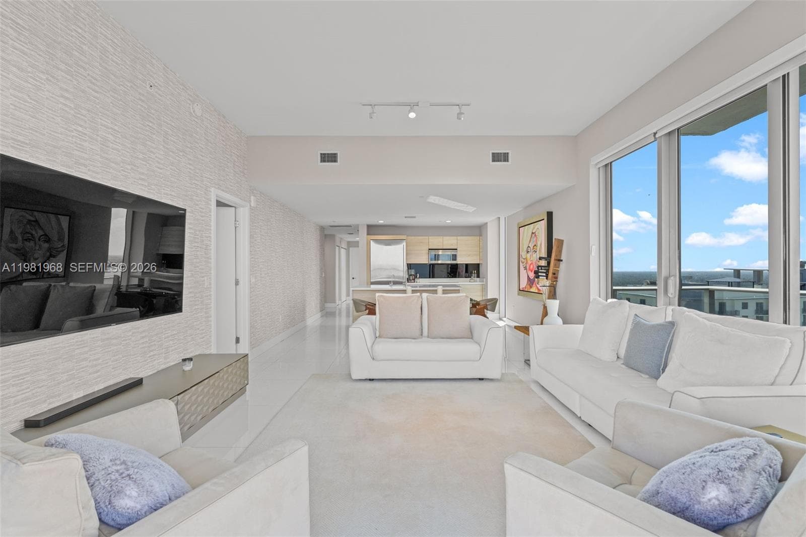 16385 Biscayne Blvd 3201 photo 16