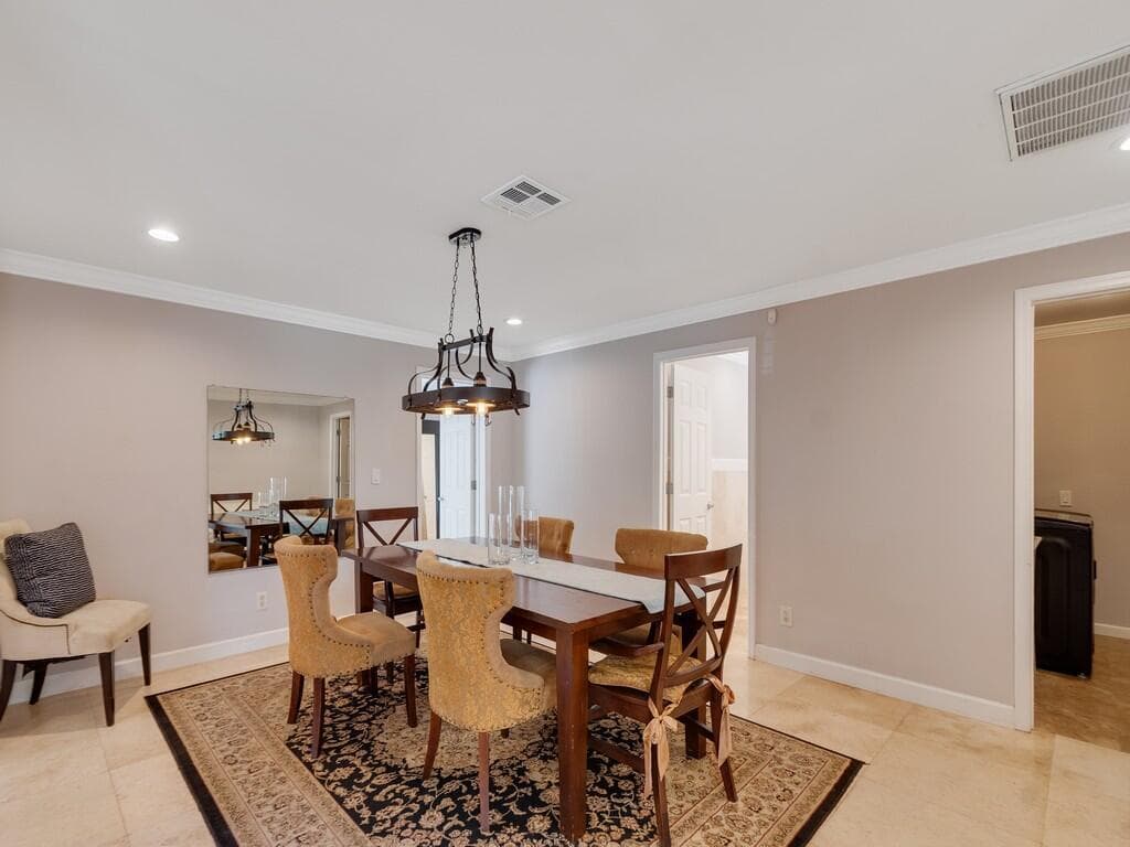 527 E Causeway Boulevard photo 6