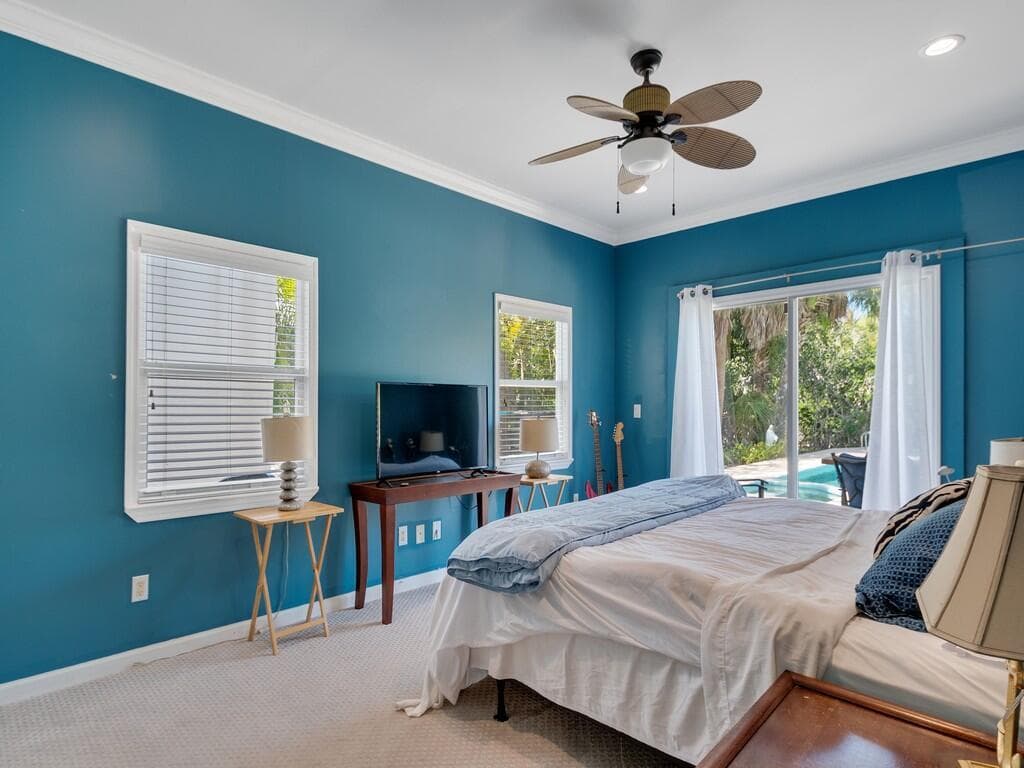 527 E Causeway Boulevard photo 16