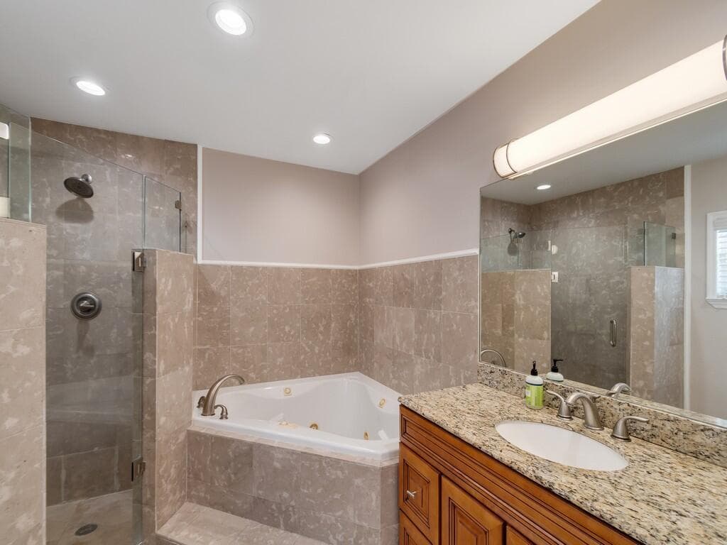 527 E Causeway Boulevard photo 12