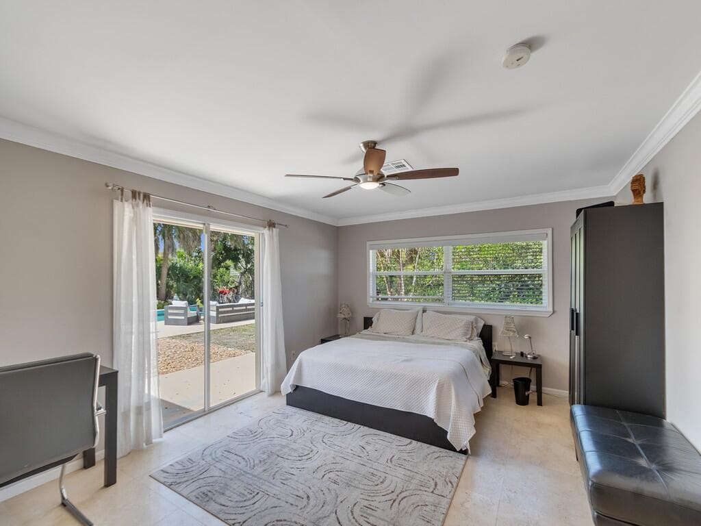 527 E Causeway Boulevard photo 10