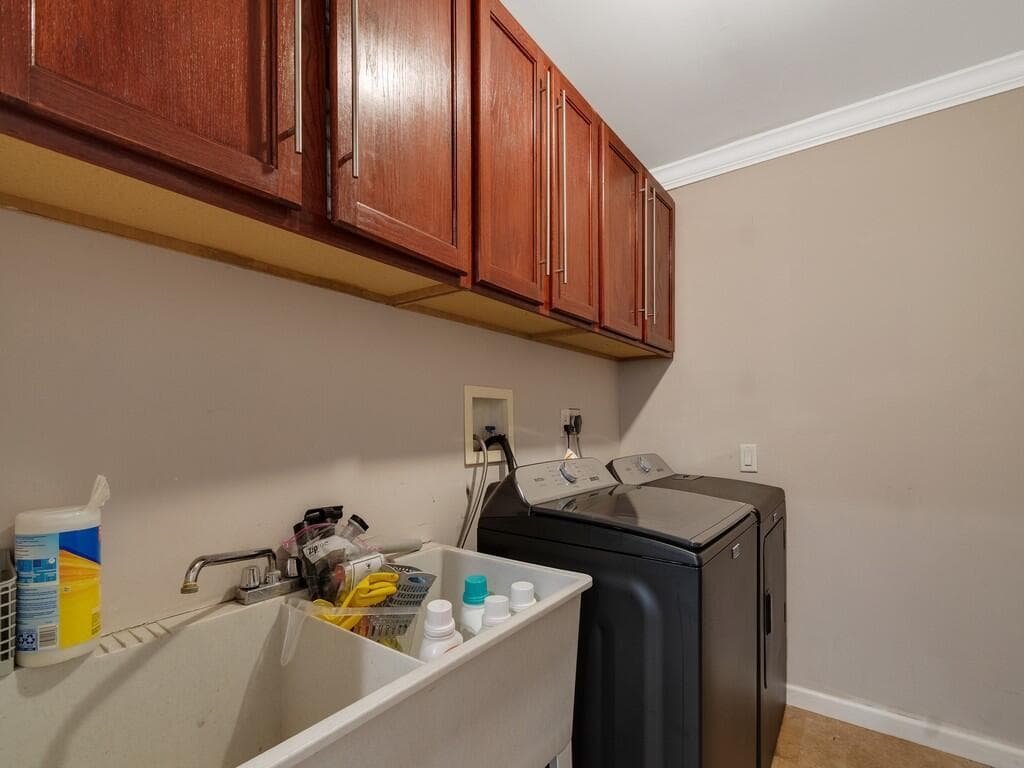 527 E Causeway Boulevard photo 14