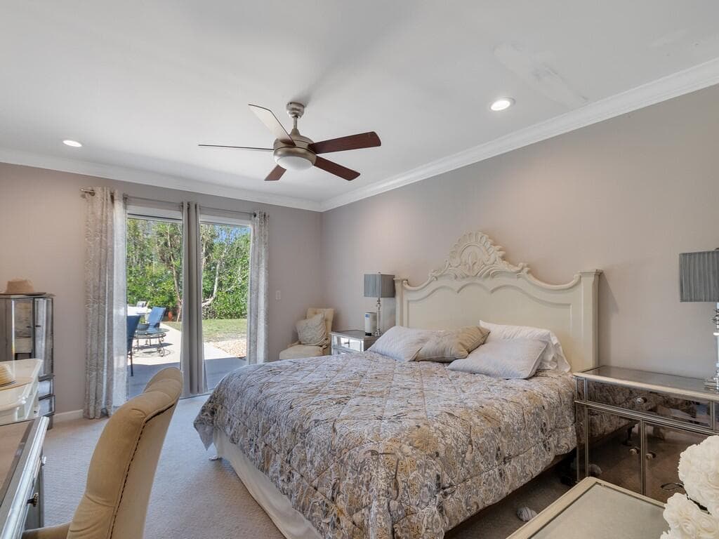 527 E Causeway Boulevard photo 15