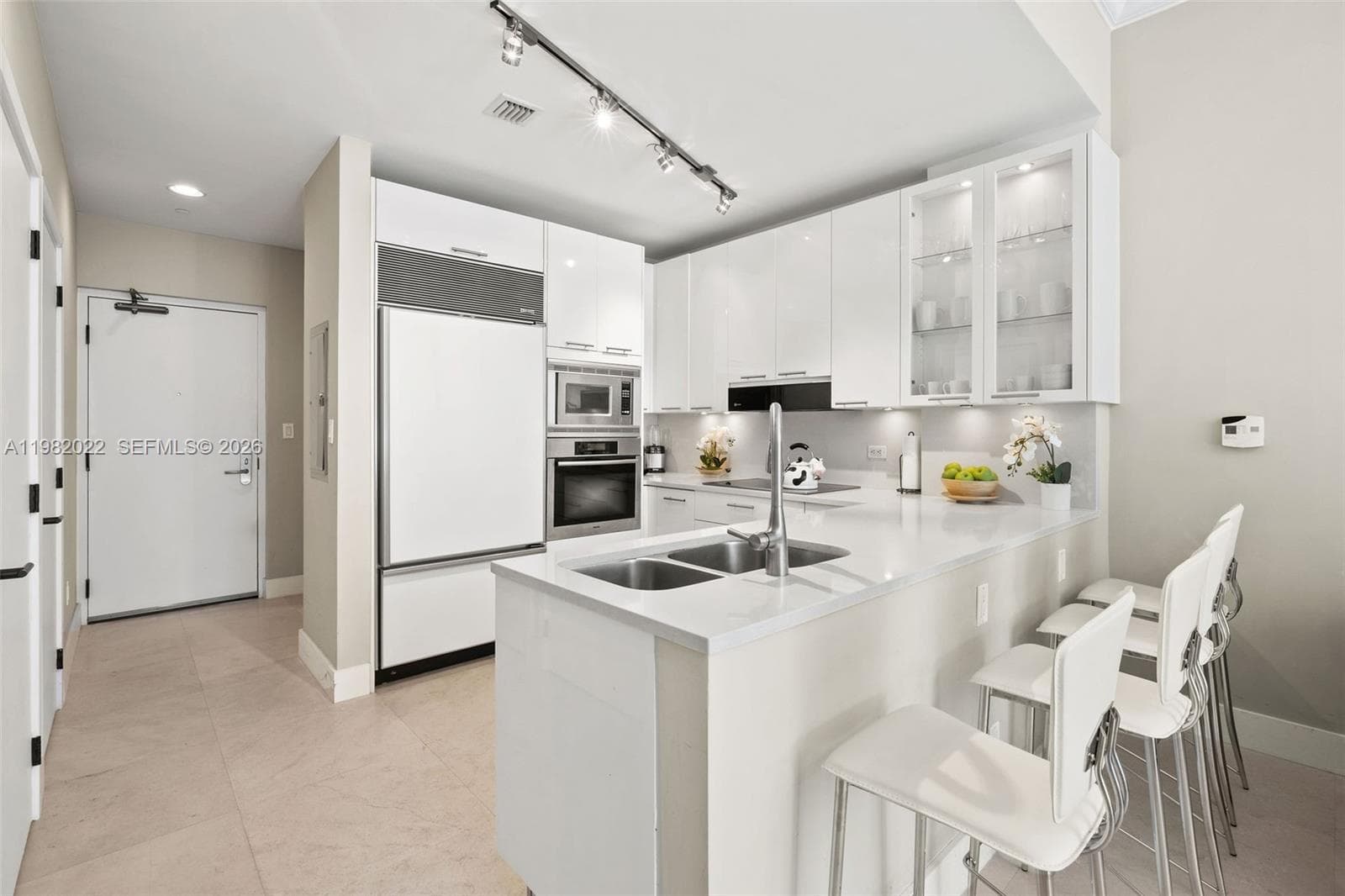 6799 Collins Ave 209 photo 8