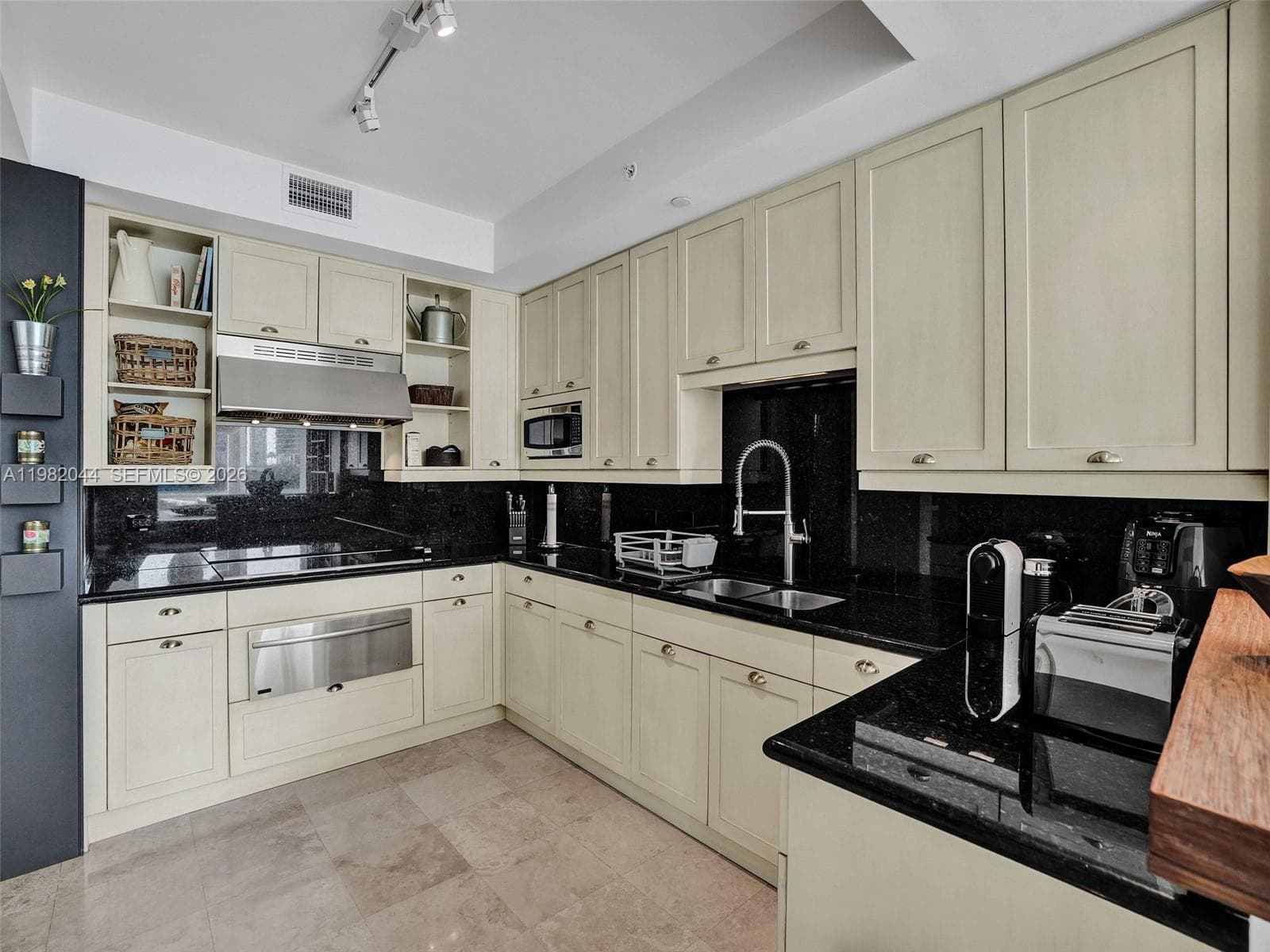 3201 NE 183rd St 301 photo 7