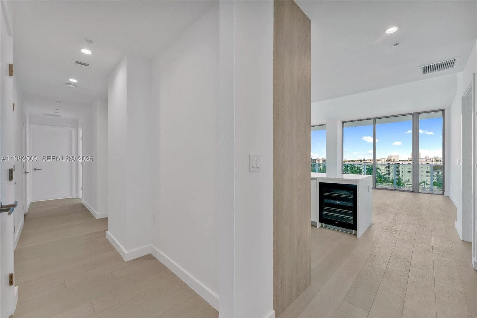 9201 E Bay Harbor Dr 702 photo 6