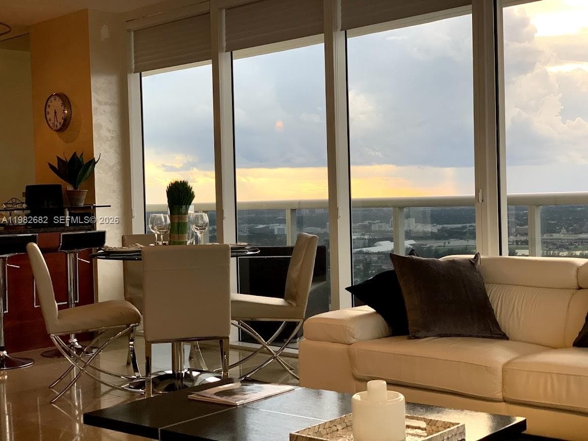 1830 S Ocean Dr 4608 photo 2