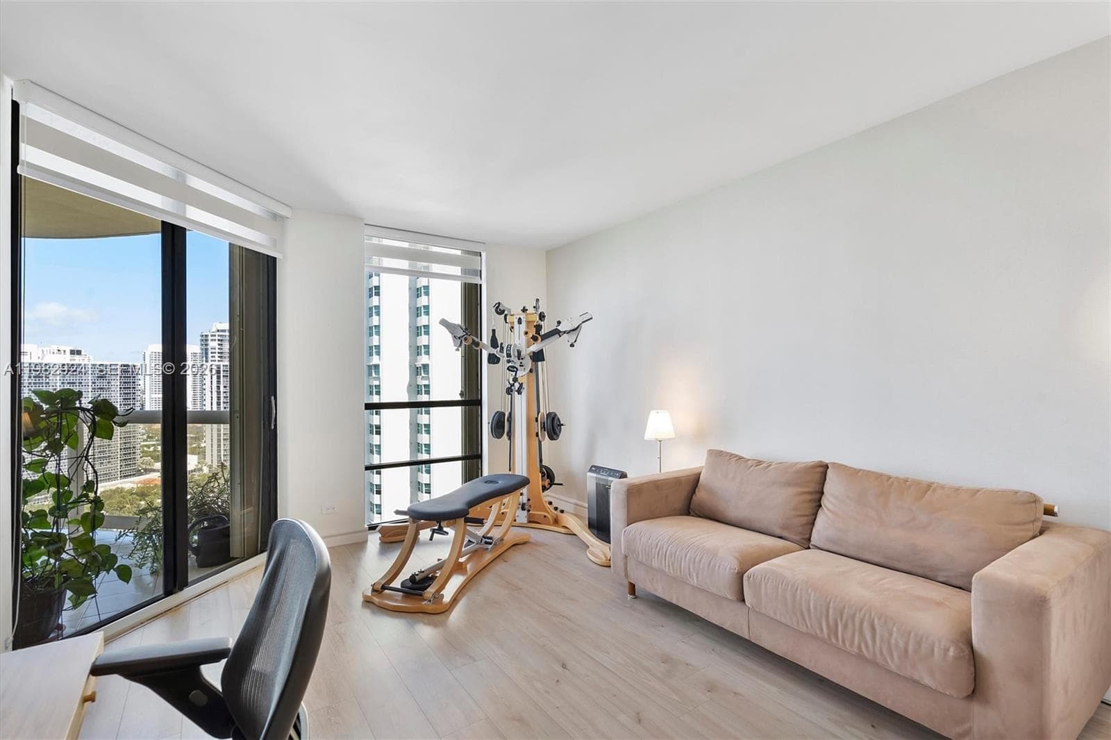 20191 E Country Club Dr 1903 photo 24