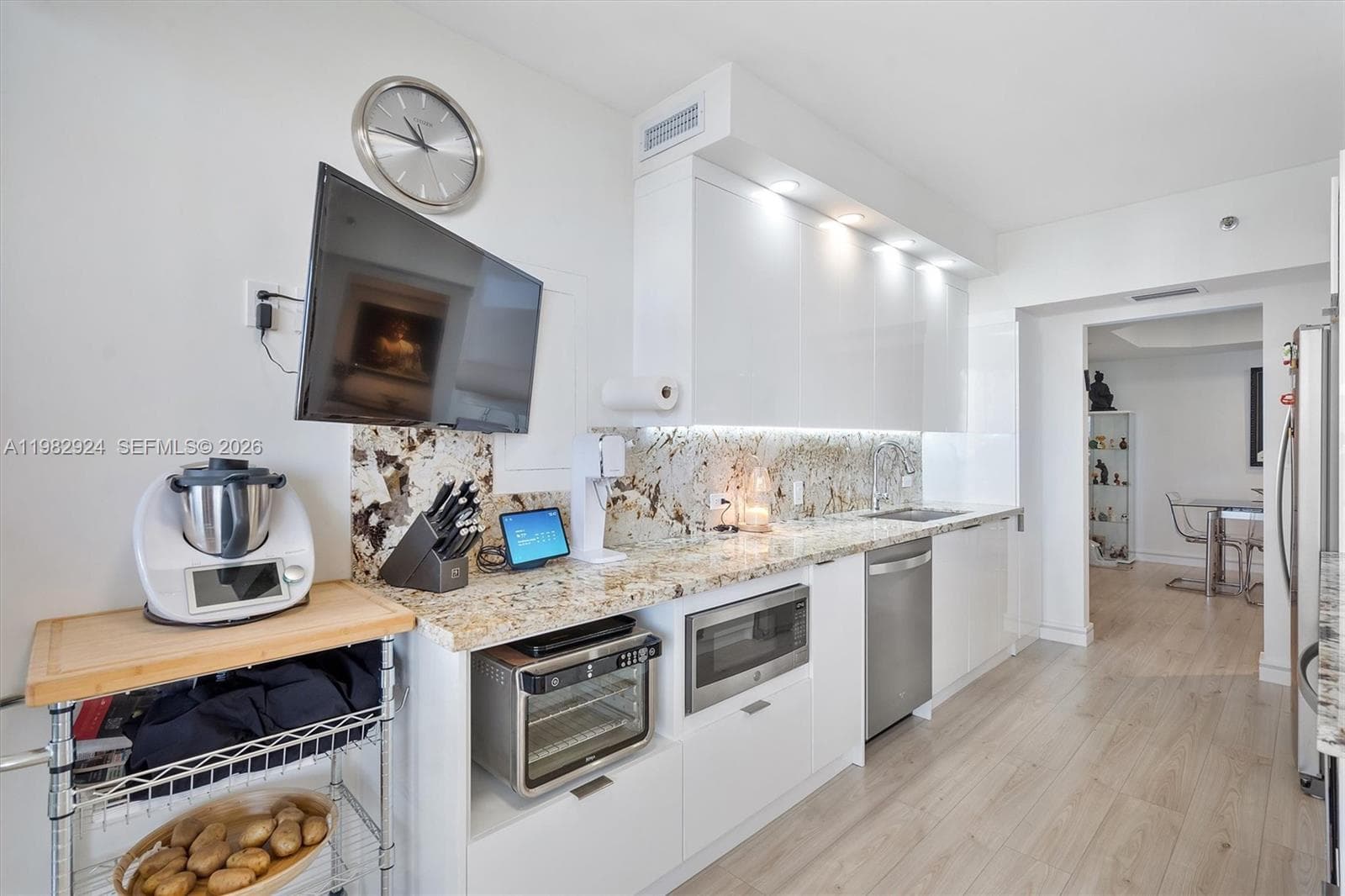 20191 E Country Club Dr 1903 photo 14