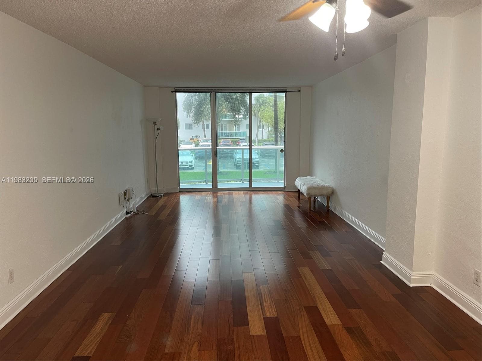 19390 Collins Ave 122 photo 3
