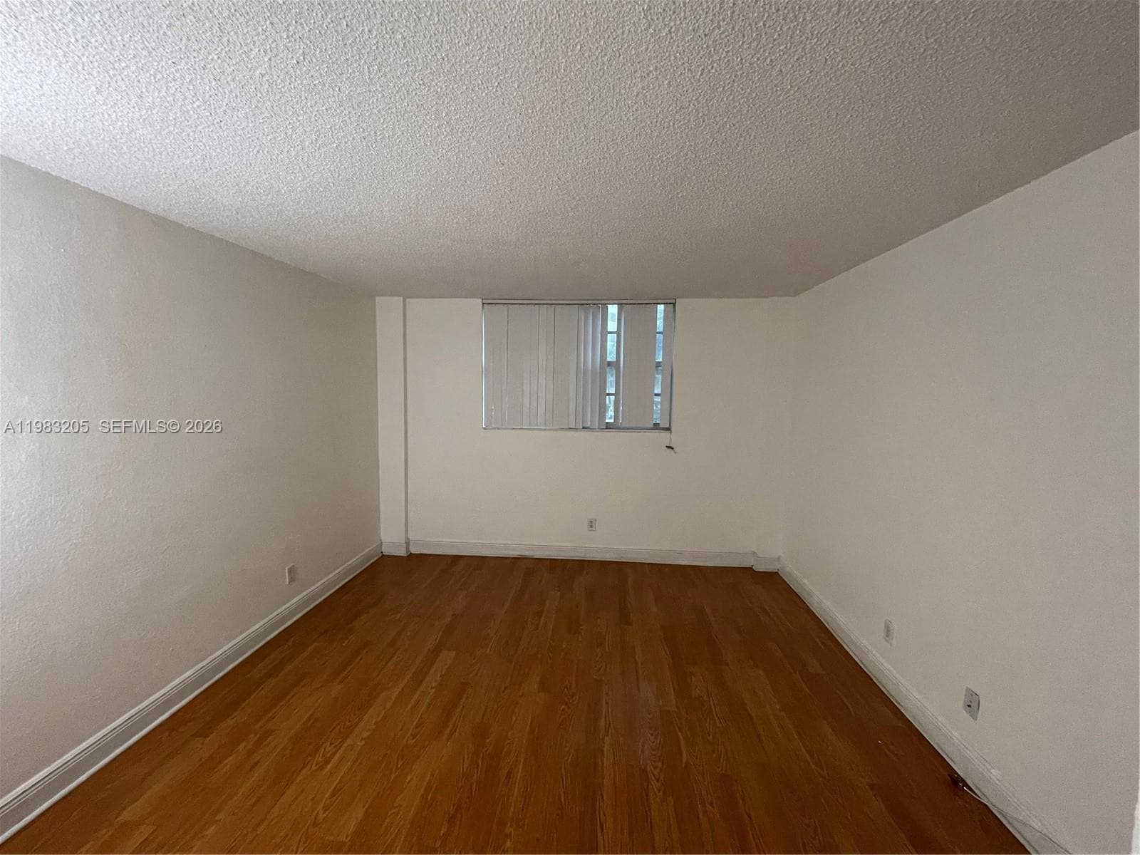 19390 Collins Ave 122 photo 4