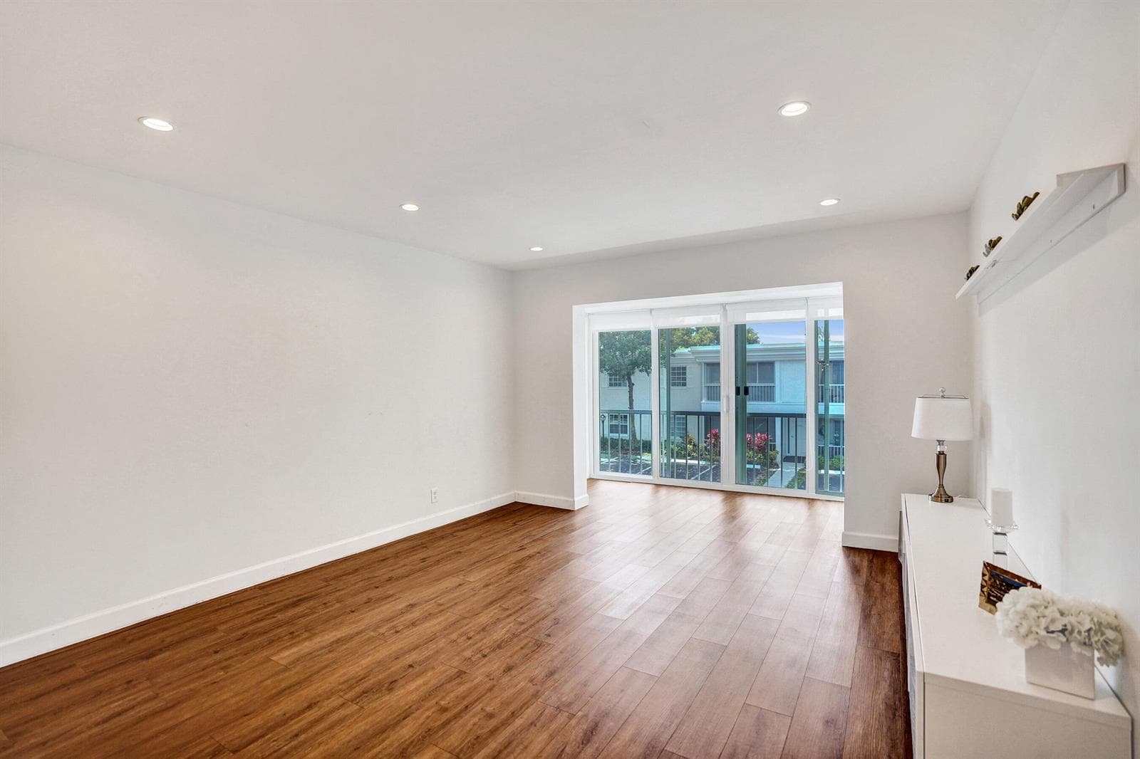 6289 Bay Club Drive photo 2