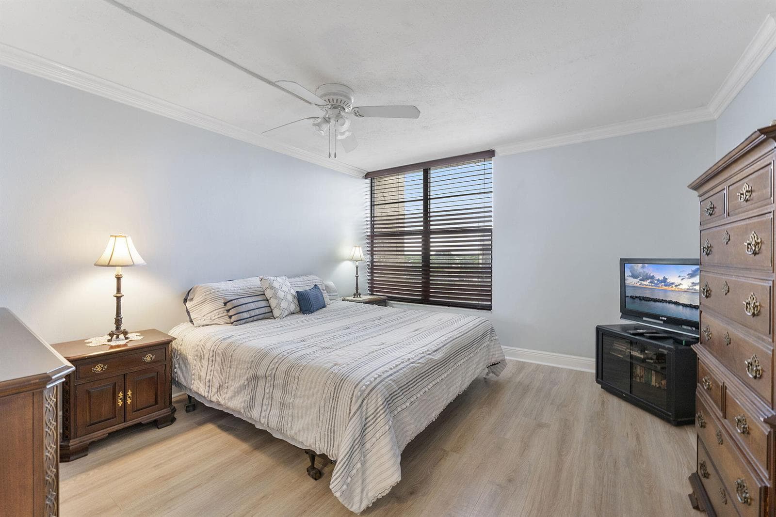 8 N Royal Palm Way 6040 photo 12