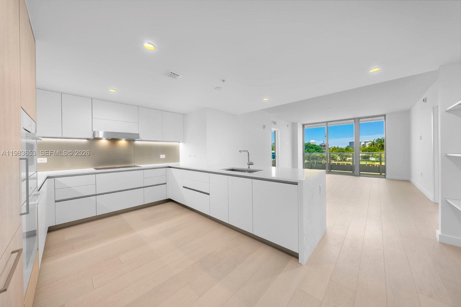 9221 E BAY HARBOR DRIVE 409 photo 9
