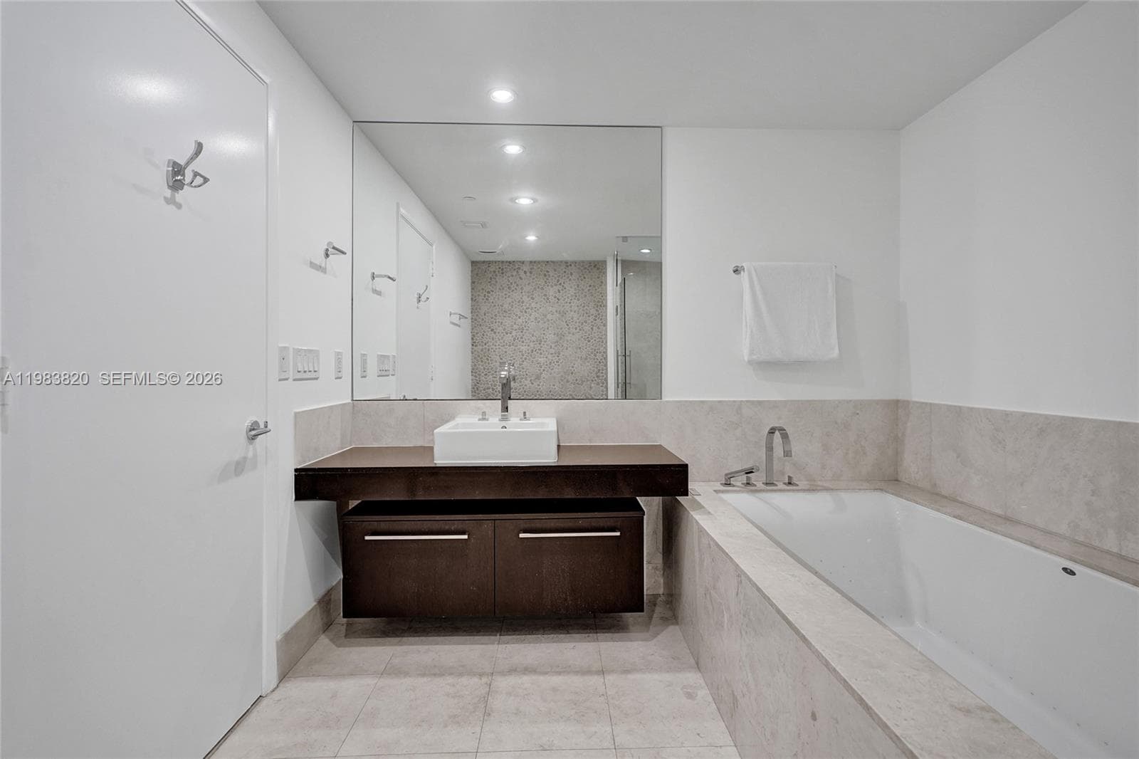 17121 Collins Ave 2003 photo 16