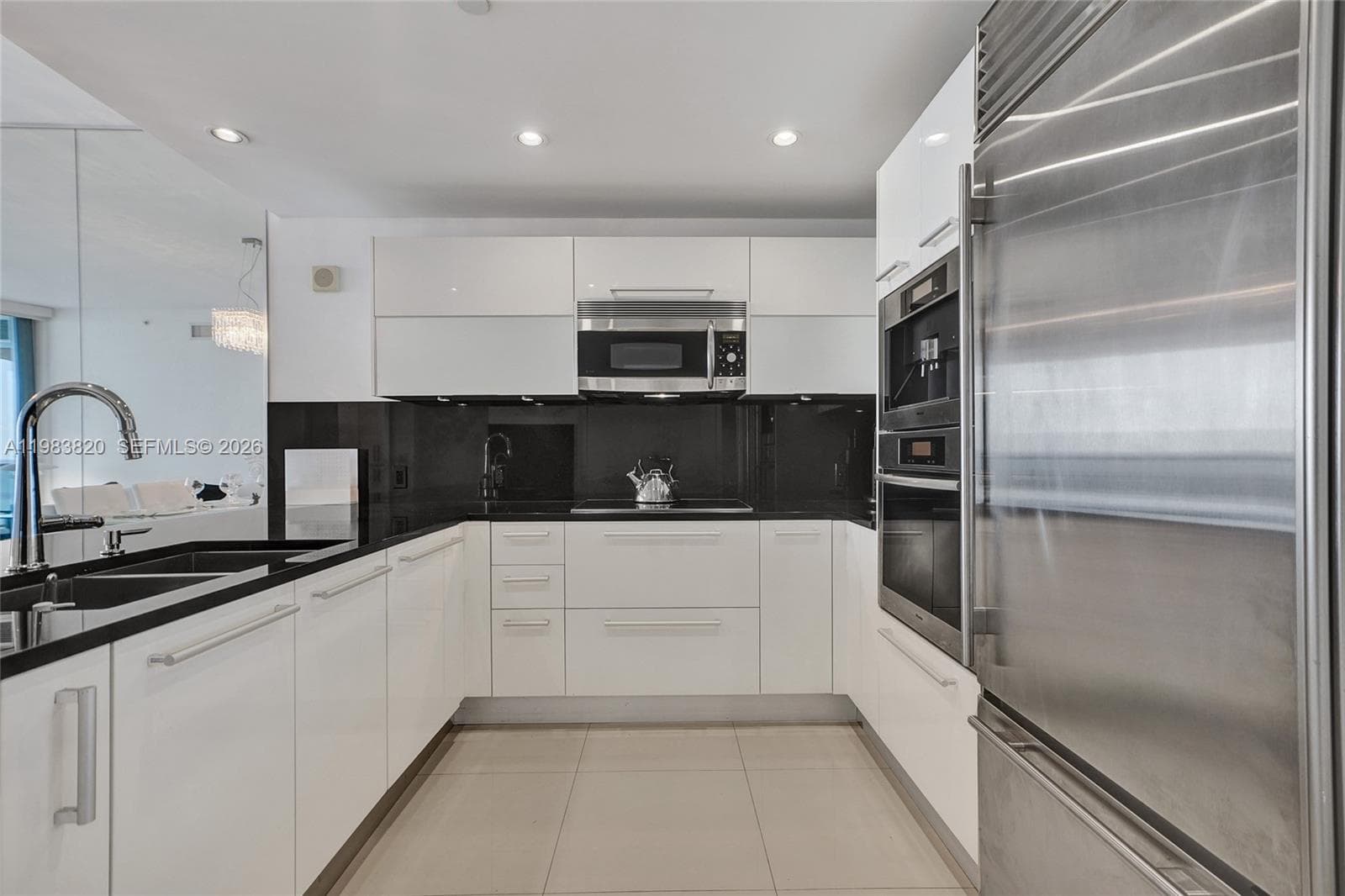17121 Collins Ave 2003 photo 4
