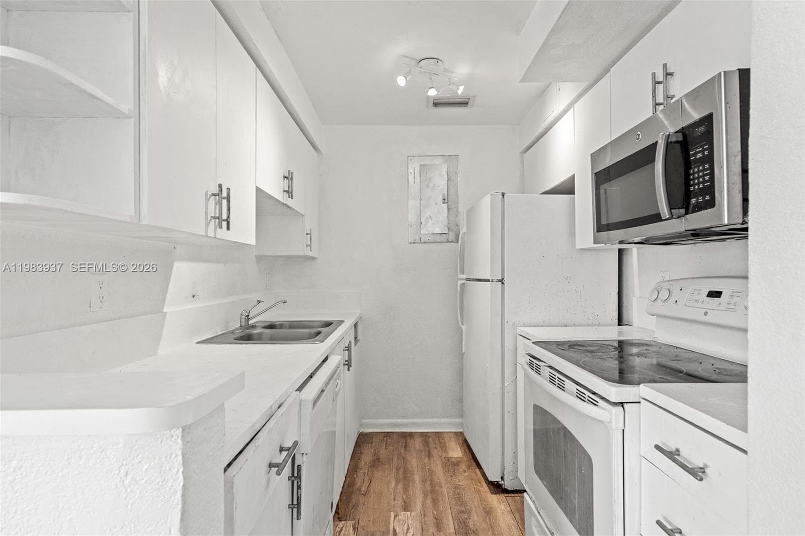 1185 Marseille Dr 202 photo 11