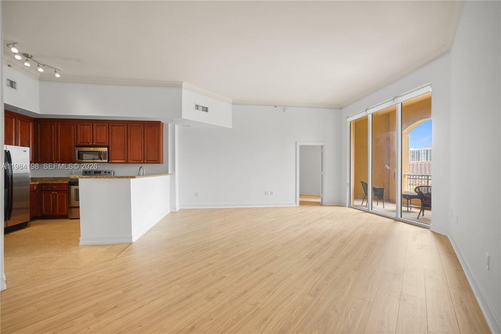 3001 NE 185th St 716 photo 1