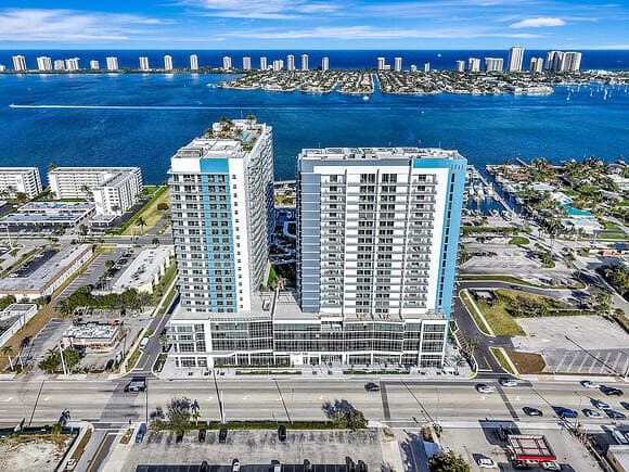 220 Lake Shore Drive 2105 photo 22