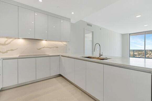 220 Lake Shore Drive 2105 photo 3