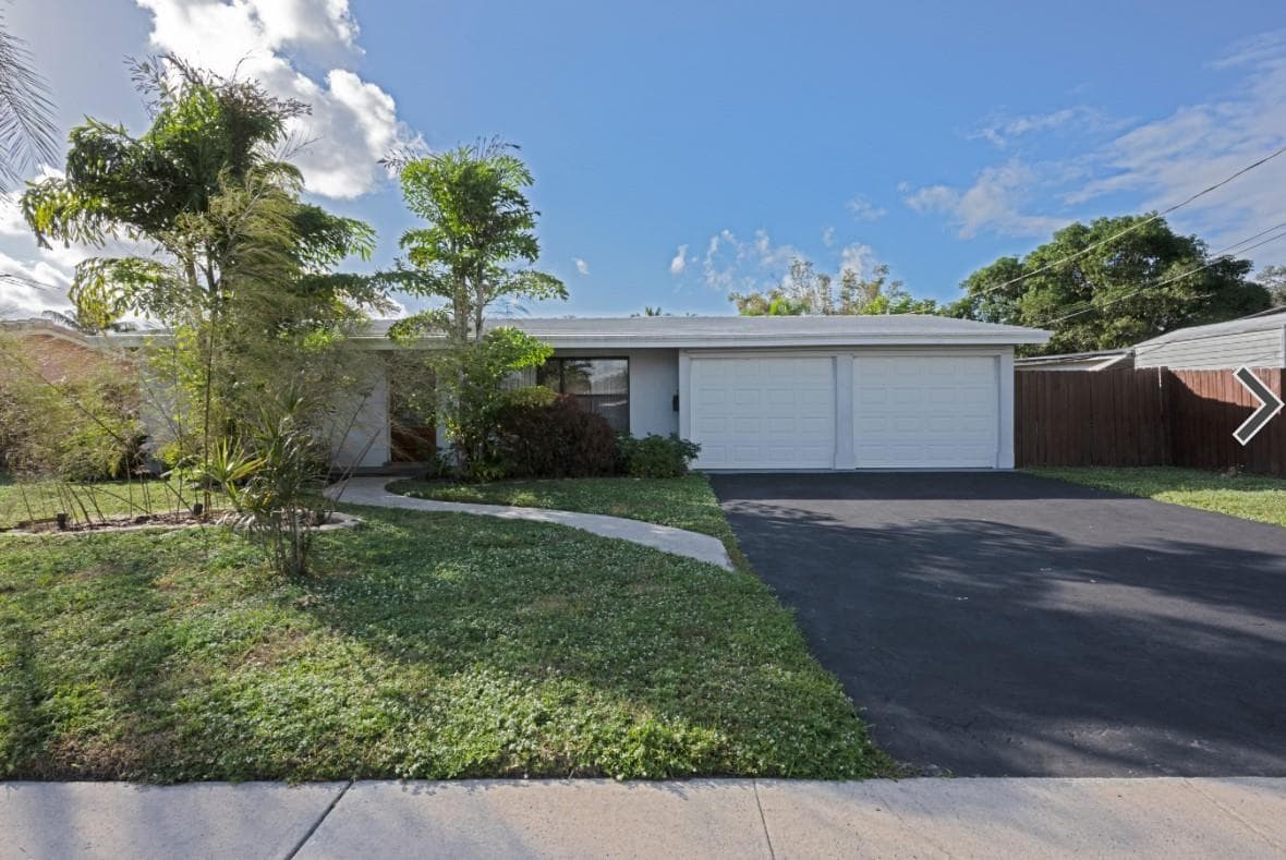 1311 SW 56th Avenue photo 2