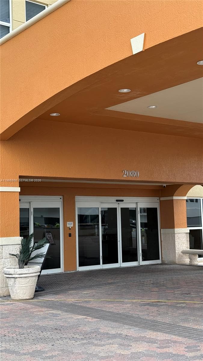 2080 S Ocean Dr 905 photo 5