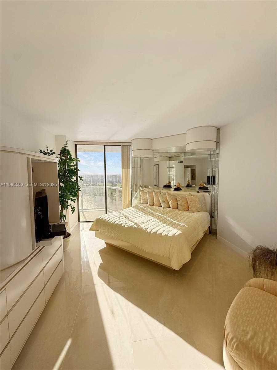 20281 E Country Club Dr 2409 photo 8