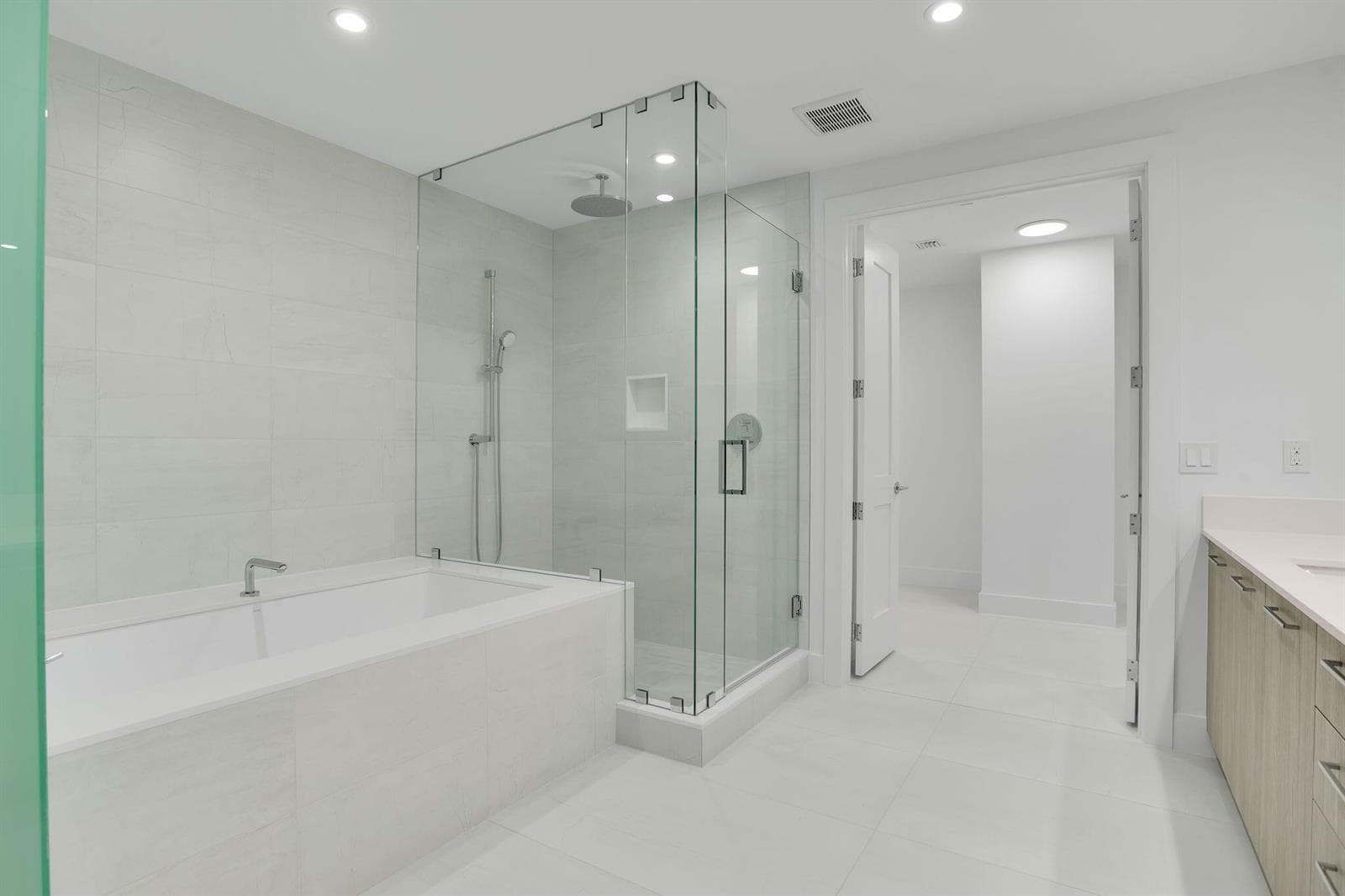 151 N Seabreeze Boulevard 1204 photo 24