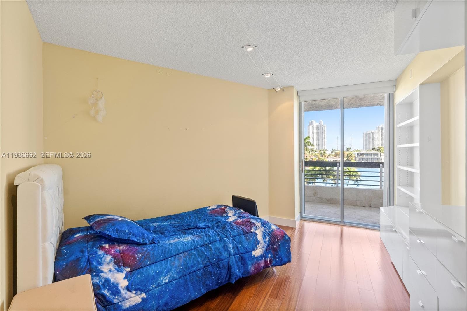19101 NE 36th Ct 409 photo 16