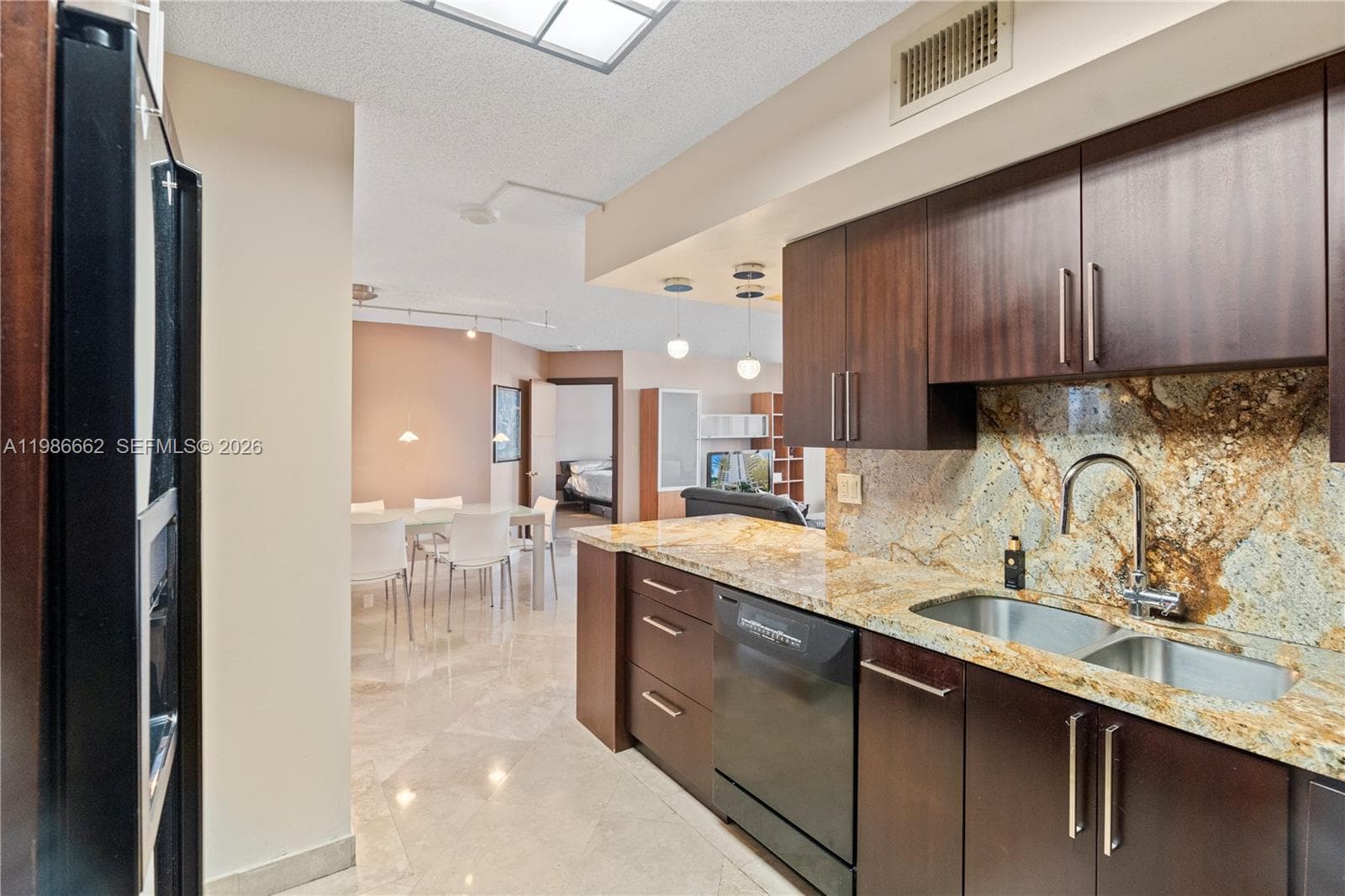 19101 NE 36th Ct 409 photo 10