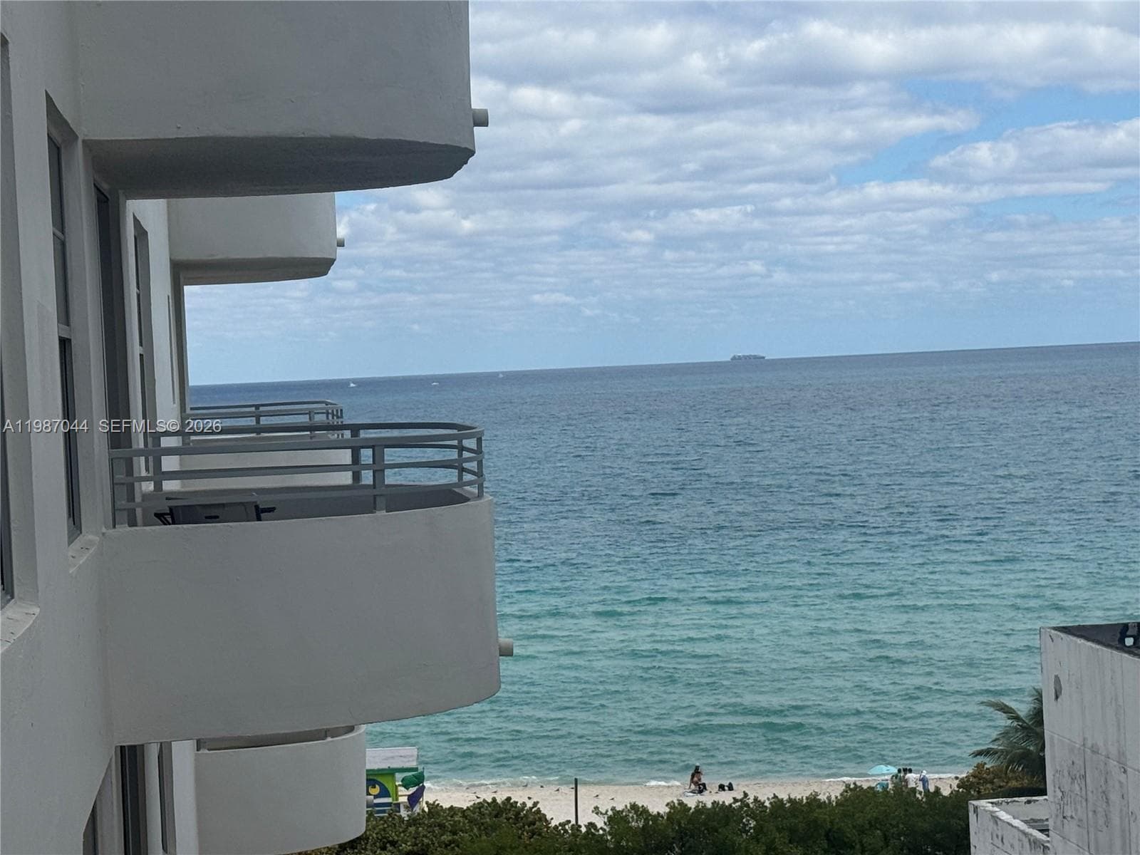 5555 Collins Ave 8R photo 1