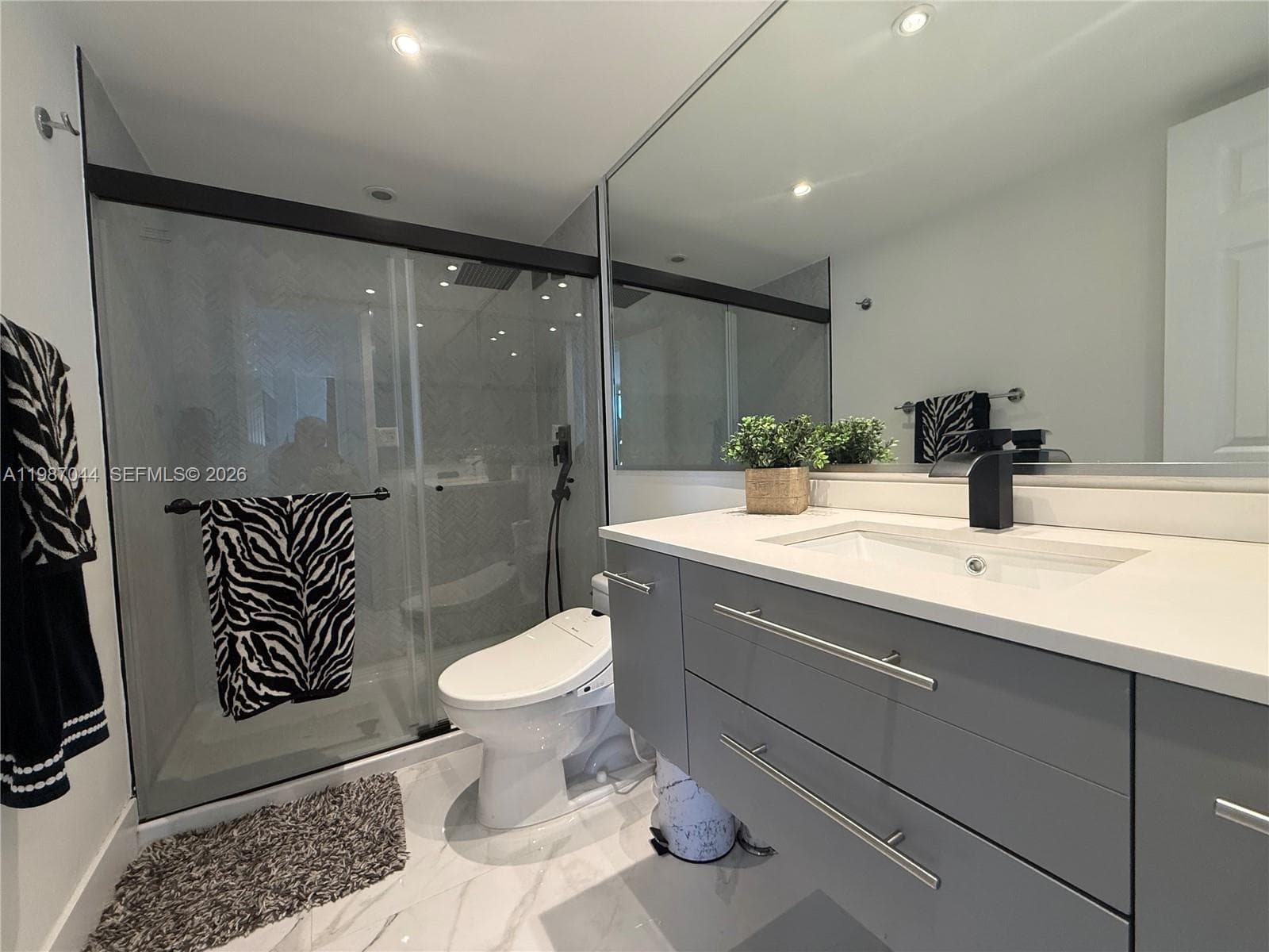 5555 Collins Ave 8R photo 24