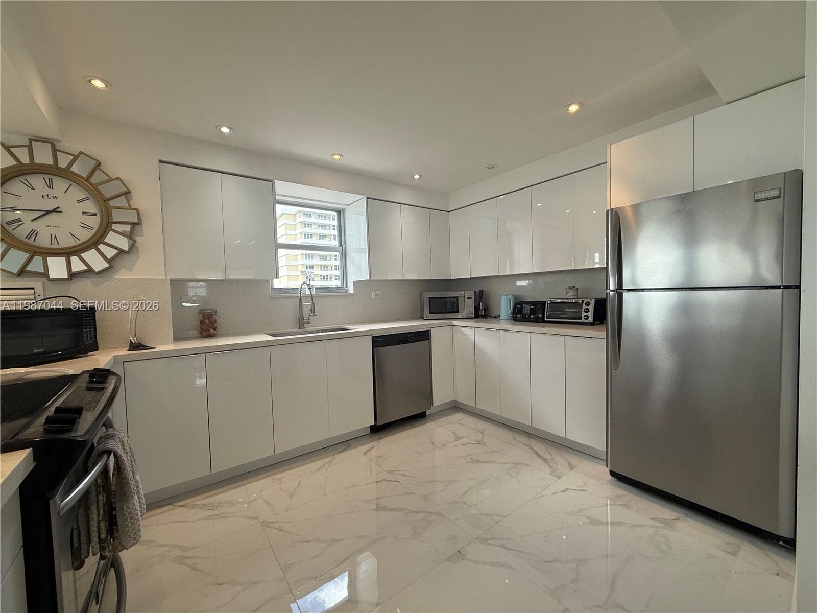 5555 Collins Ave 8R photo 18