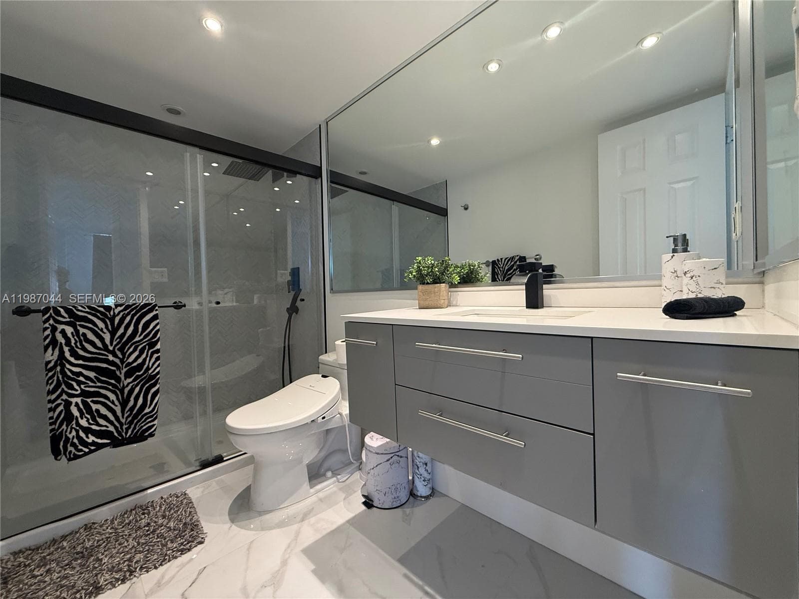 5555 Collins Ave 8R photo 25
