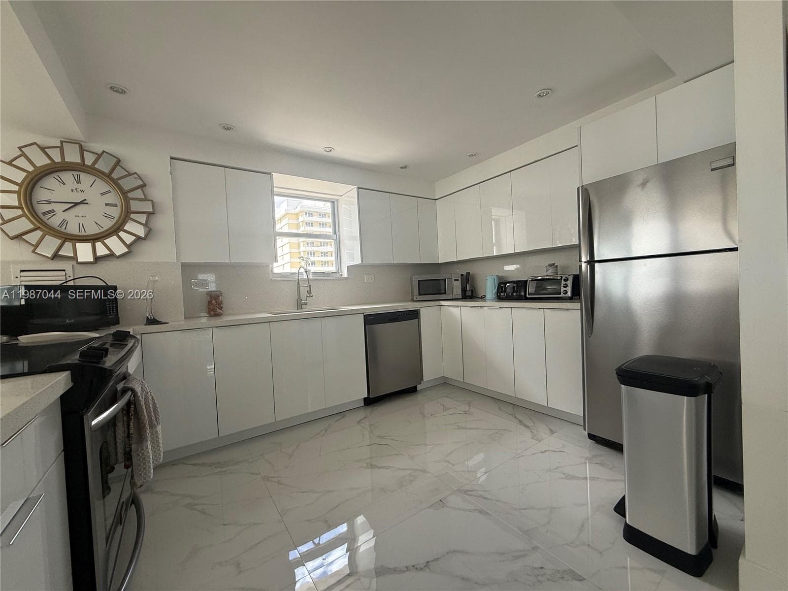 5555 Collins Ave 8R photo 21