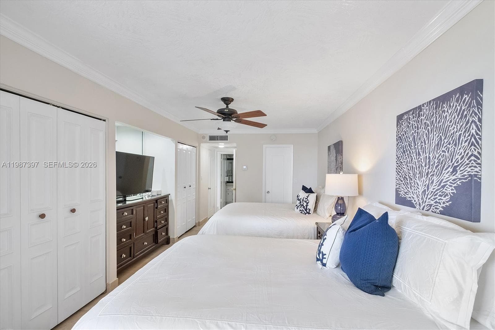 5555 Collins Ave 11A photo 2