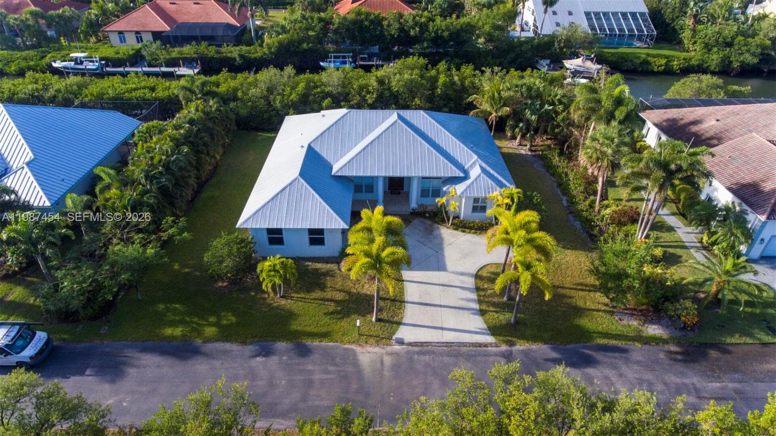 2135 Island Dr photo 3