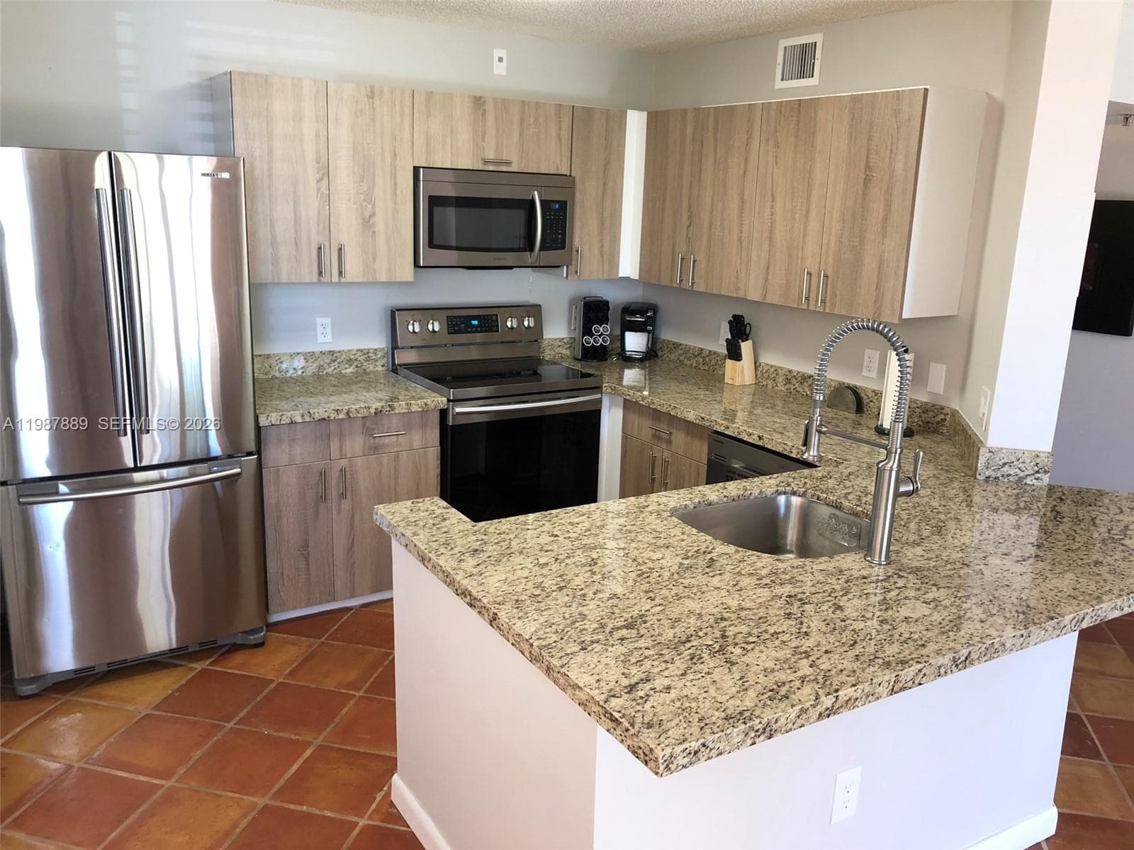 19901 E Country Club Dr 2206 photo 6