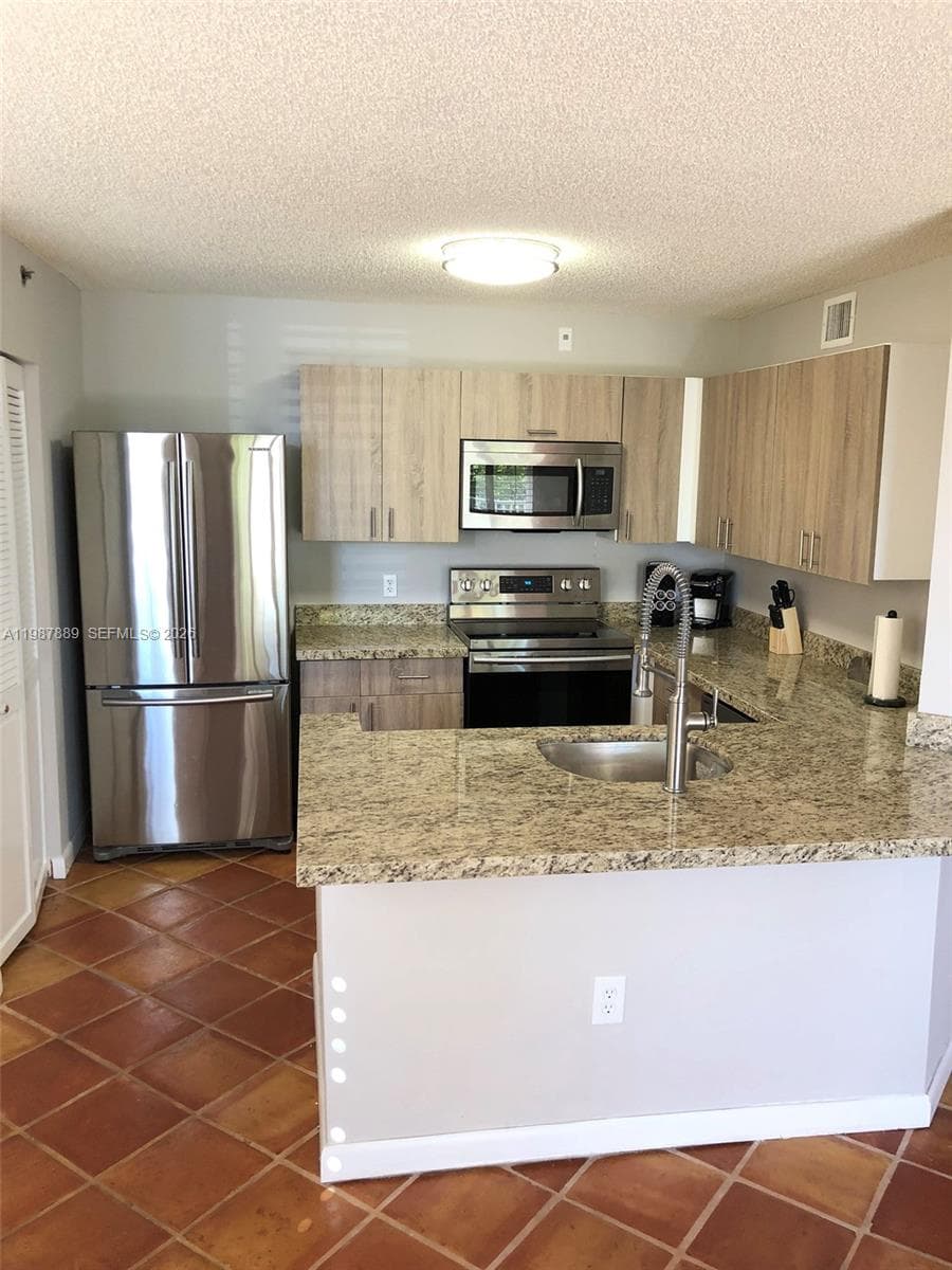 19901 E Country Club Dr 2206 photo 5