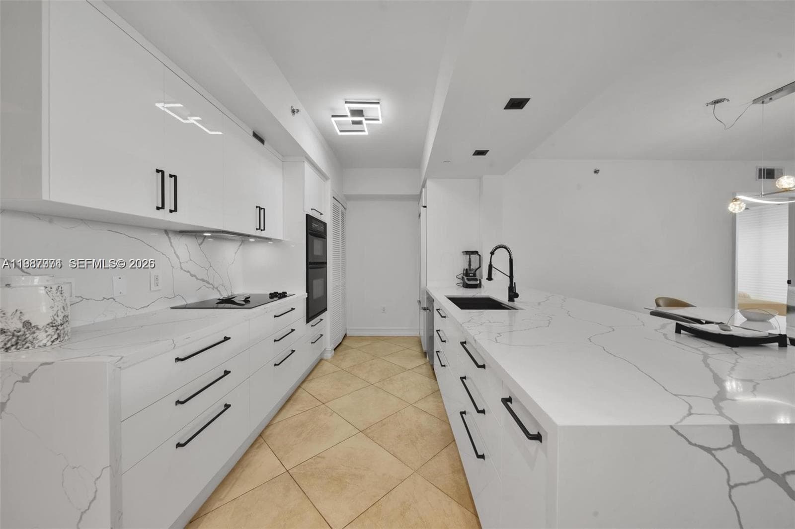 1830 S Ocean Dr 4704 photo 2