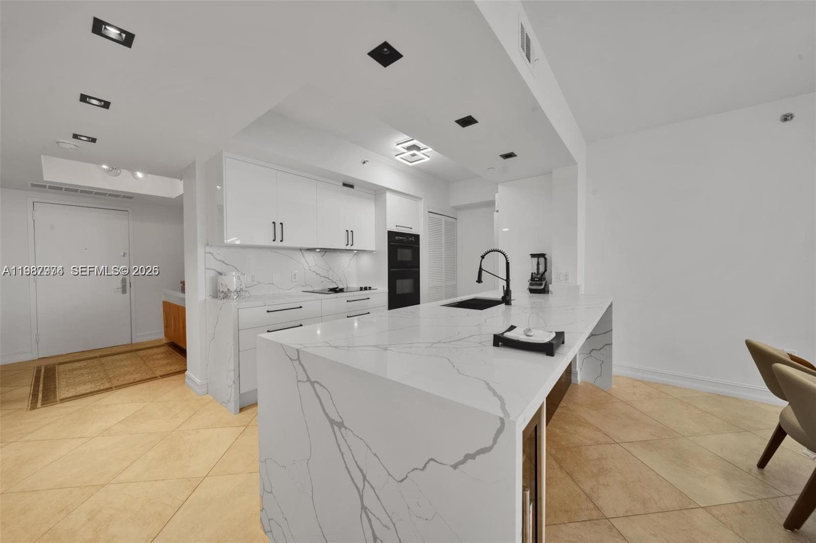 1830 S Ocean Dr 4704 photo 3