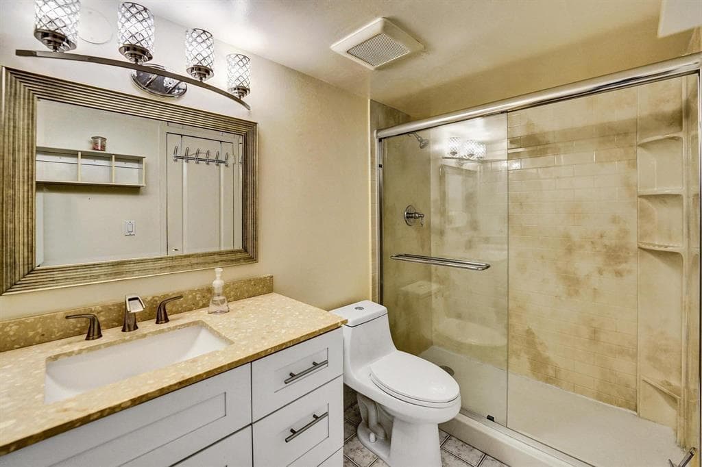 100 Golden Isles Drive 815 photo 16