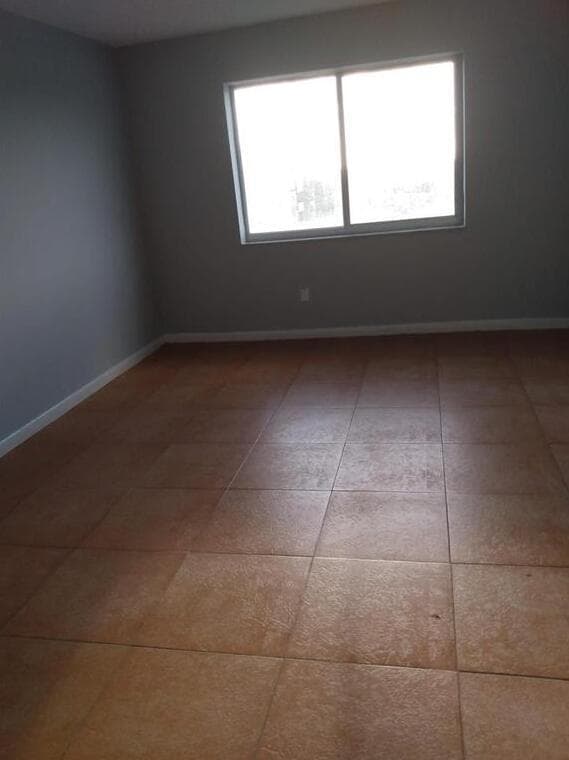 8001 Crespi Boulevard 5c photo 5