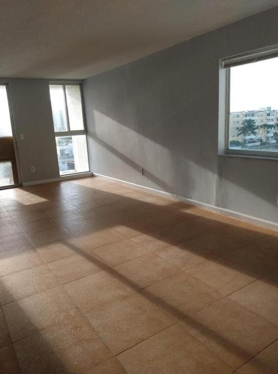8001 Crespi Boulevard 5c photo 8