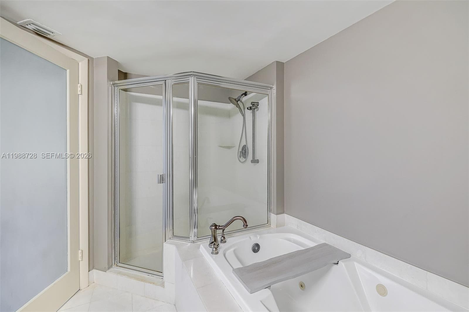 20185 E Country Club Dr 302 photo 13